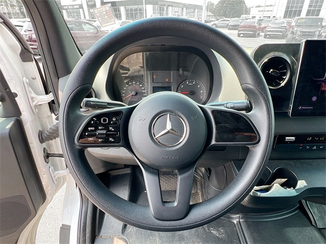 Vehicle image 11 of 32