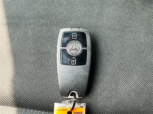 Vehicle image 24 of 32