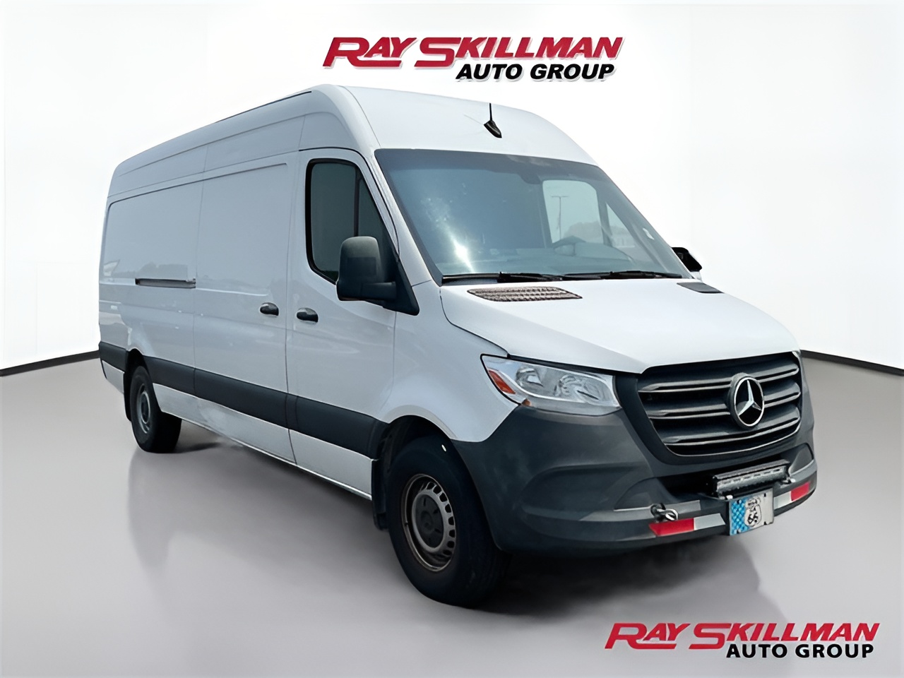 Vehicle image 28 of 32