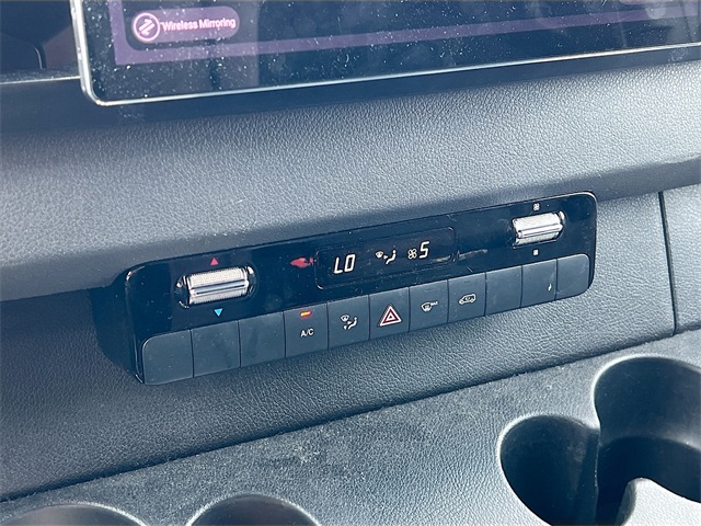Vehicle image 18 of 32