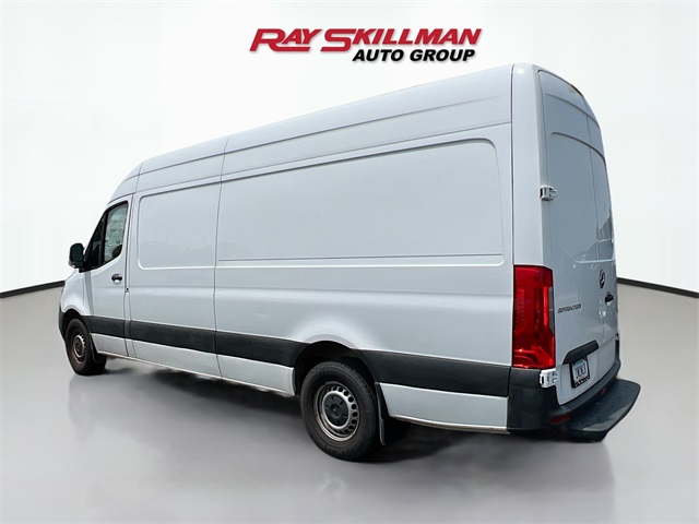 Vehicle image 6 of 32