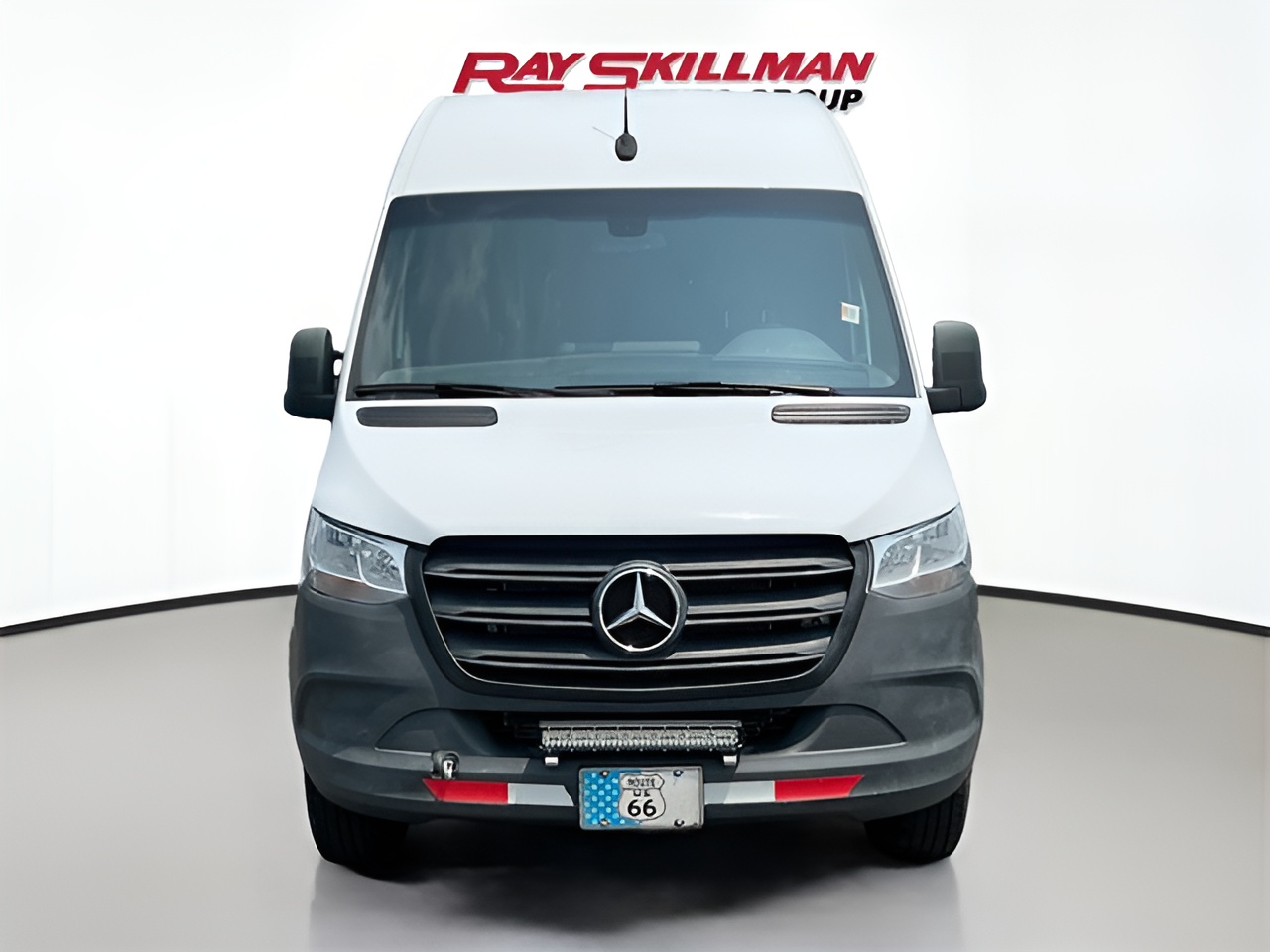 Vehicle image 27 of 32