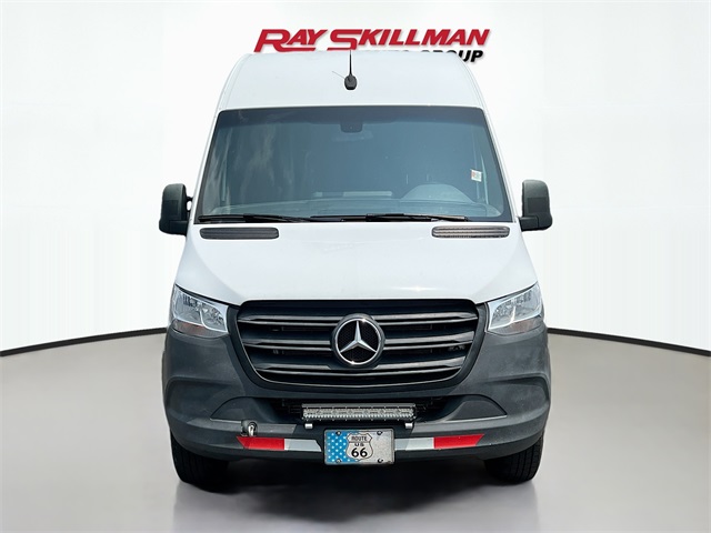 Vehicle image 2 of 32