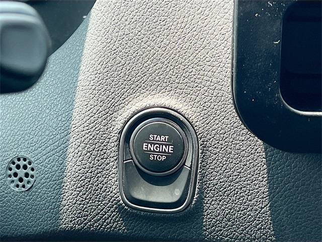 Vehicle image 15 of 32