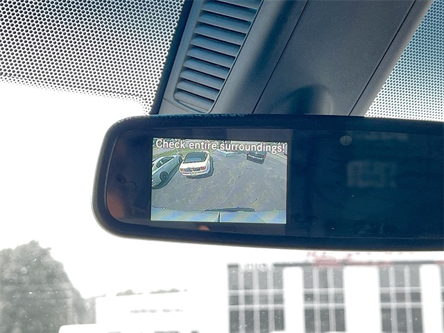 Vehicle image 17 of 32