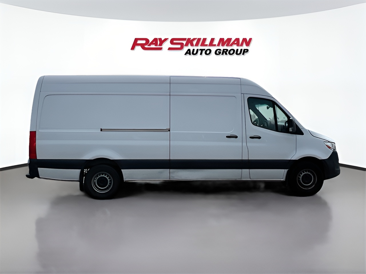 Vehicle image 29 of 32
