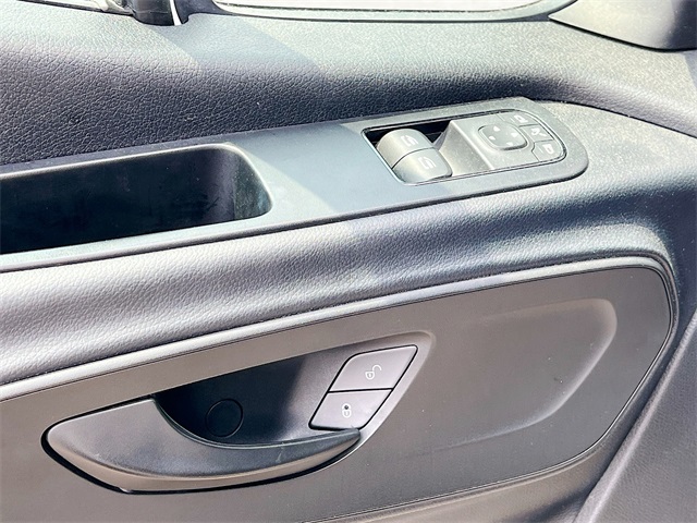 Vehicle image 8 of 32
