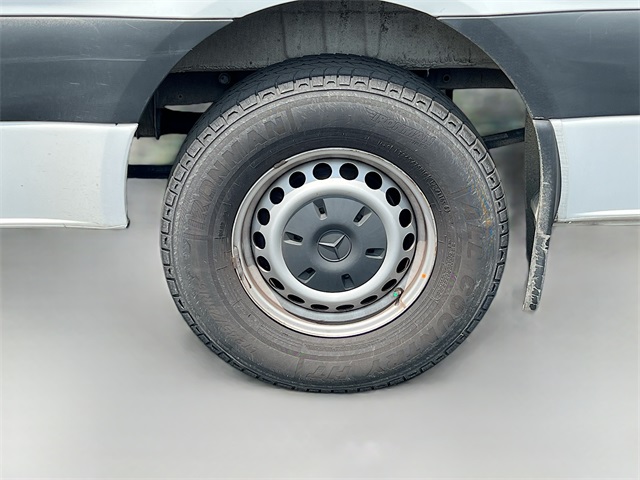 Vehicle image 22 of 32