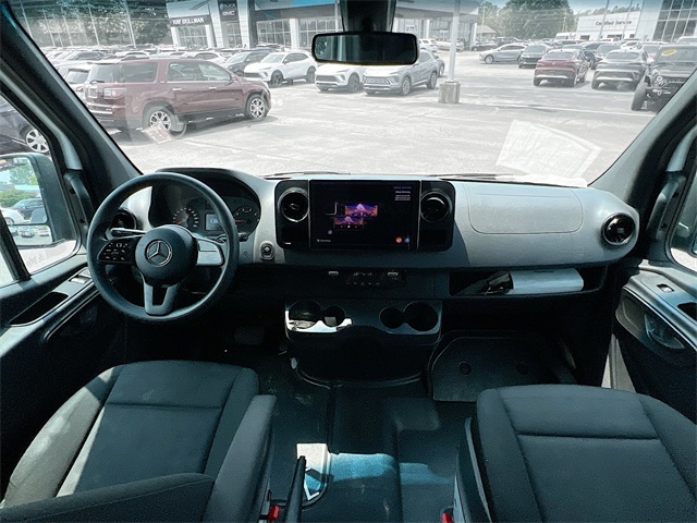 Vehicle image 20 of 32