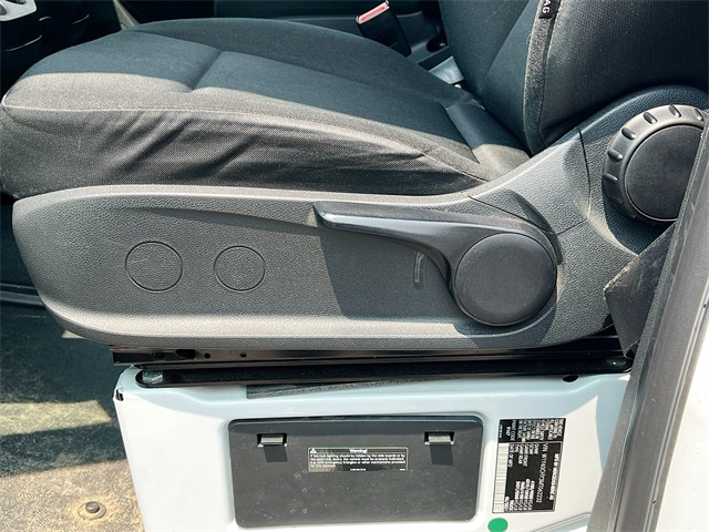 Vehicle image 10 of 32