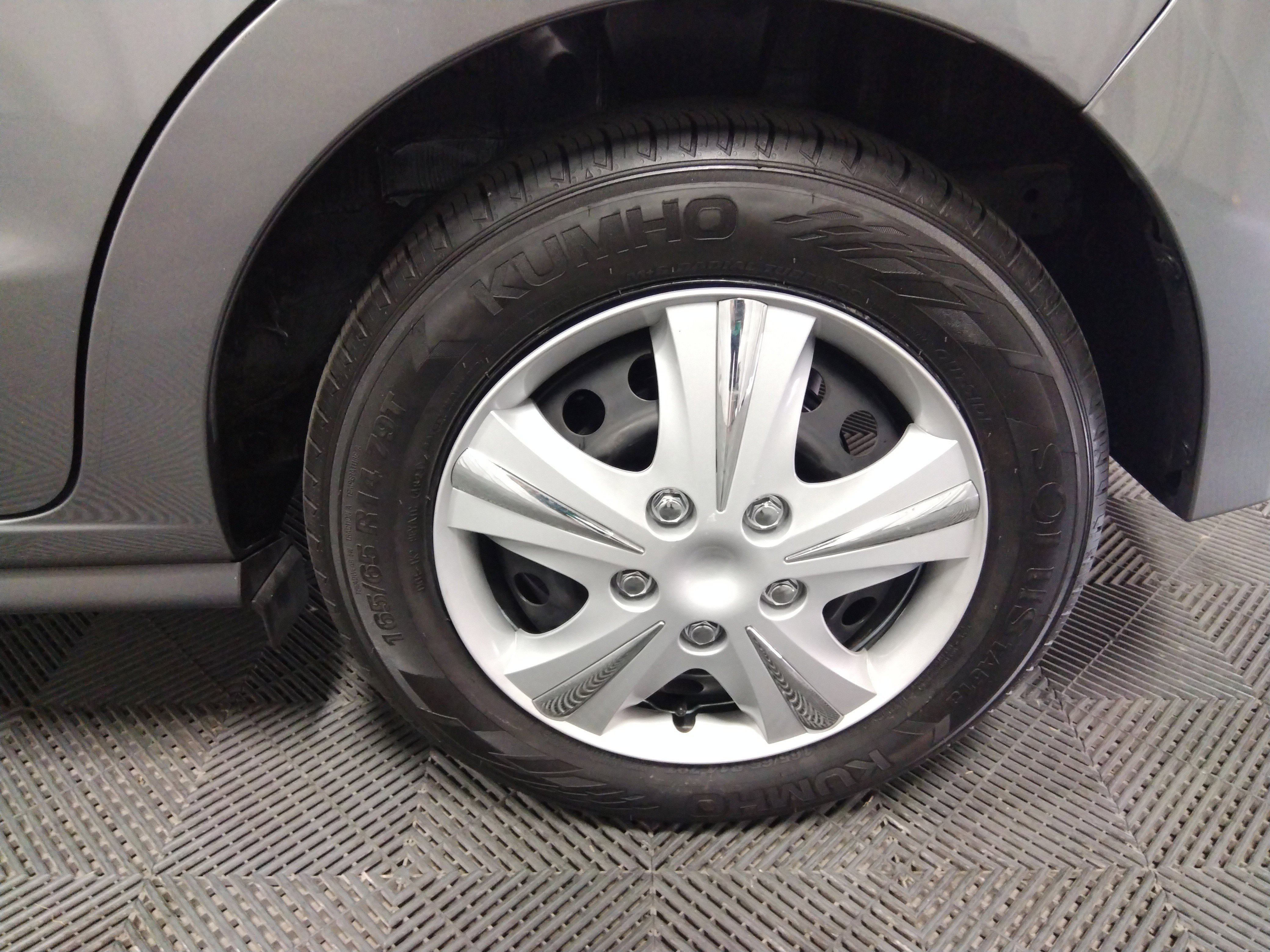 Vehicle image 8 of 24