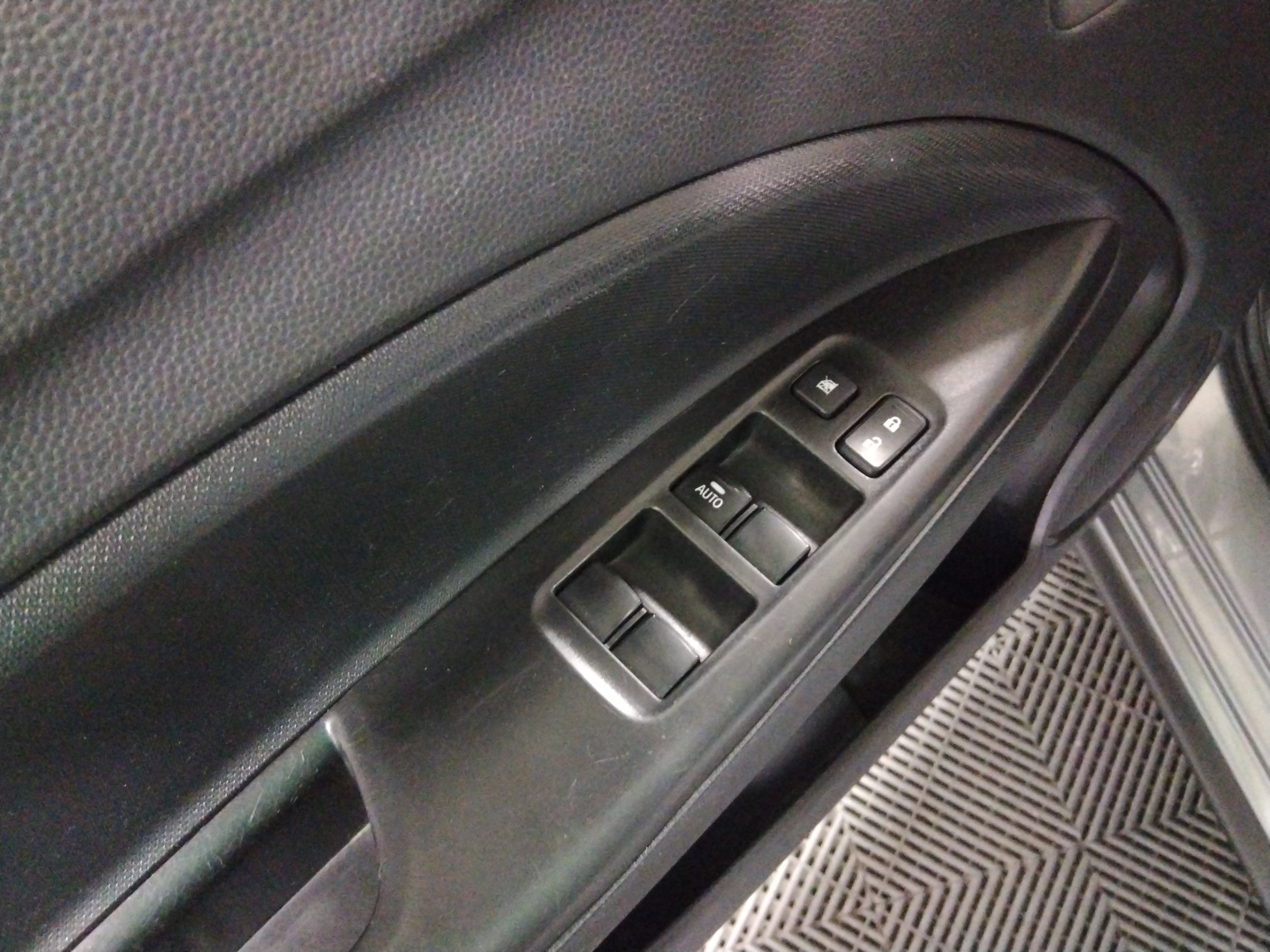 Vehicle image 20 of 24