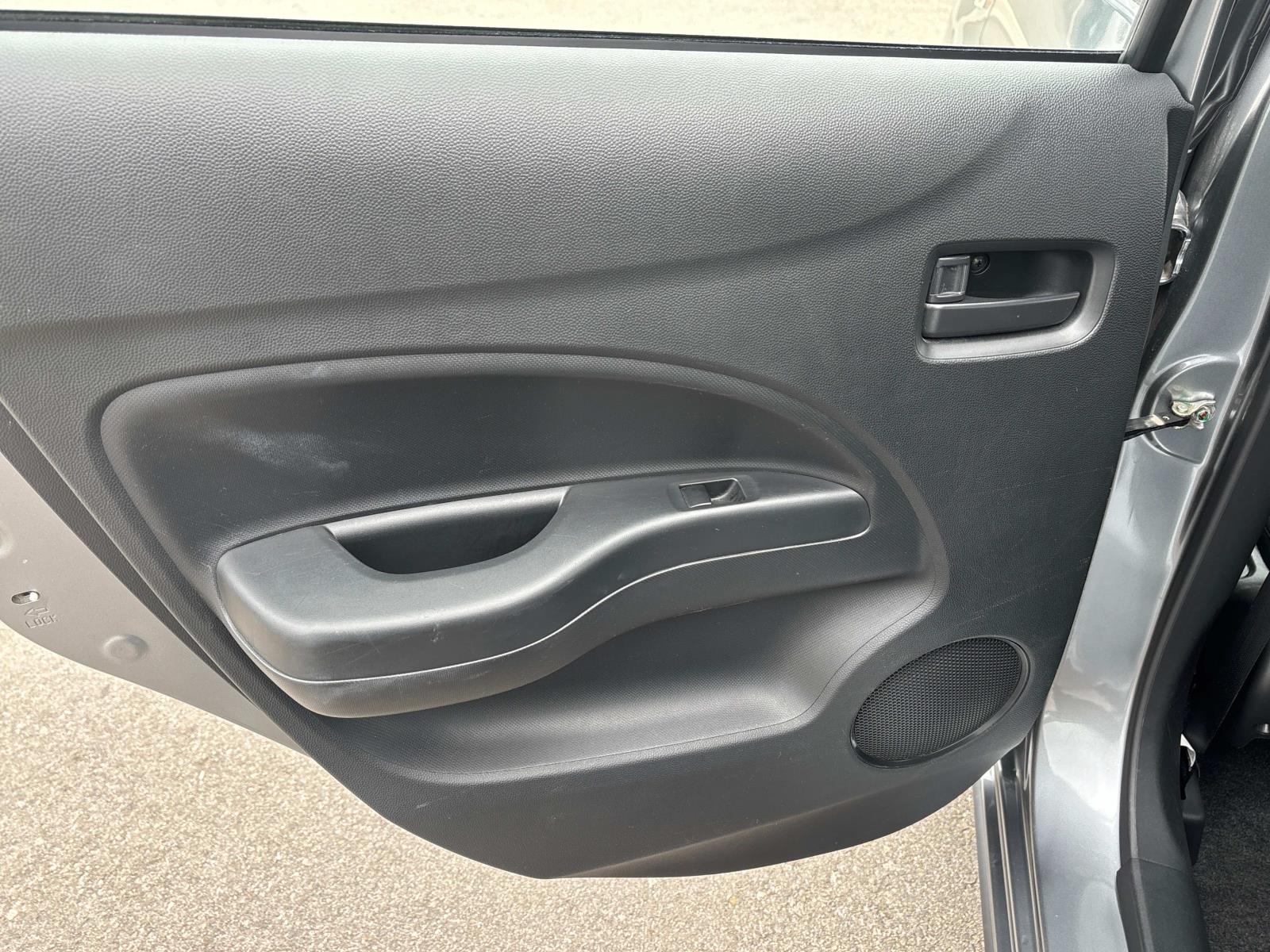 Vehicle image 26 of 30