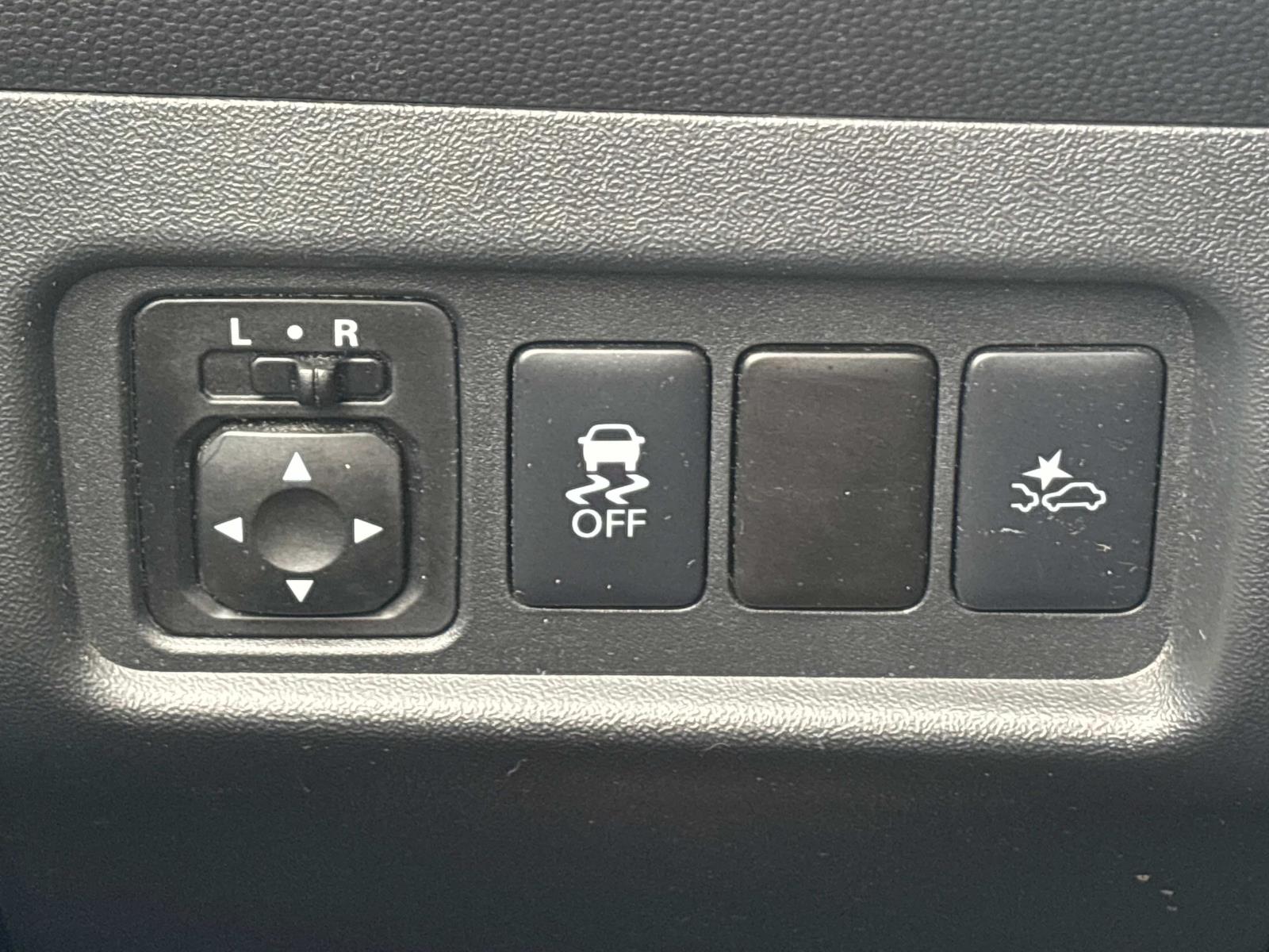 Vehicle image 19 of 30