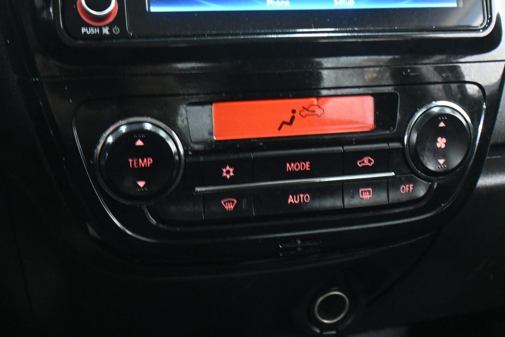 Vehicle image 14 of 22