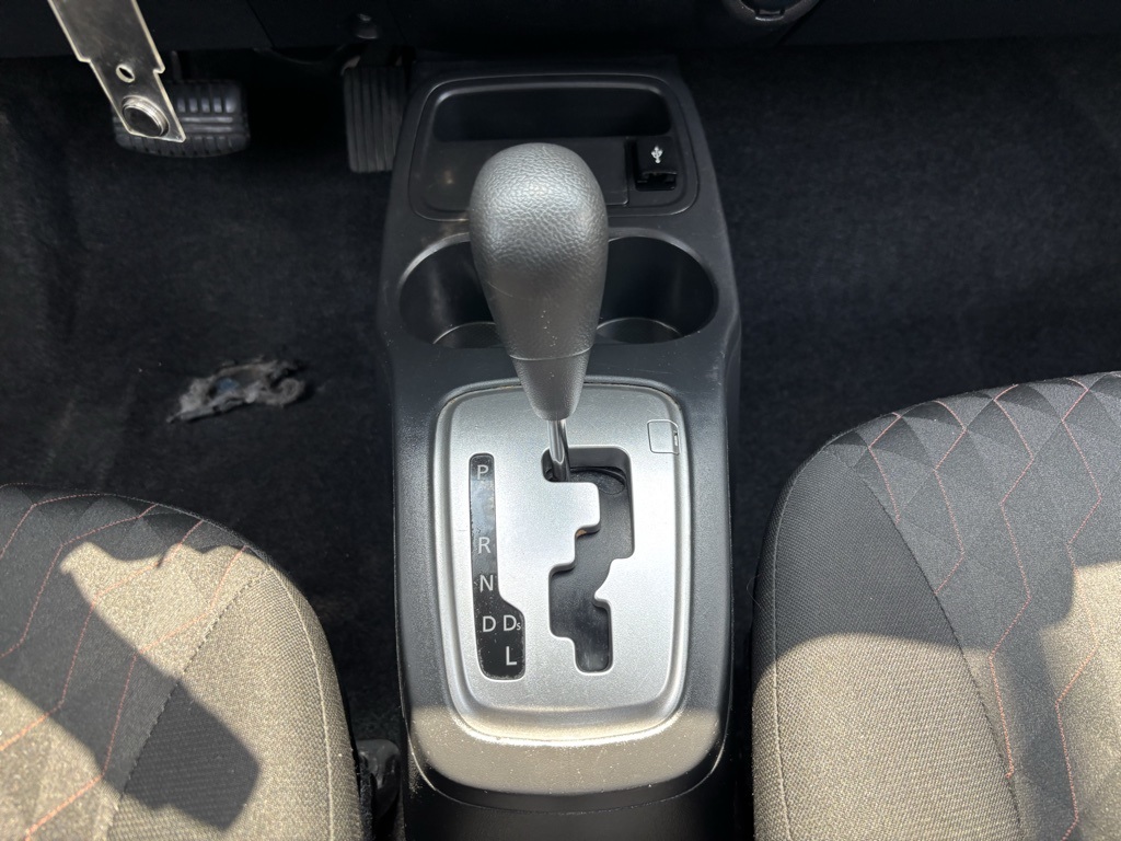 Vehicle image 25 of 36