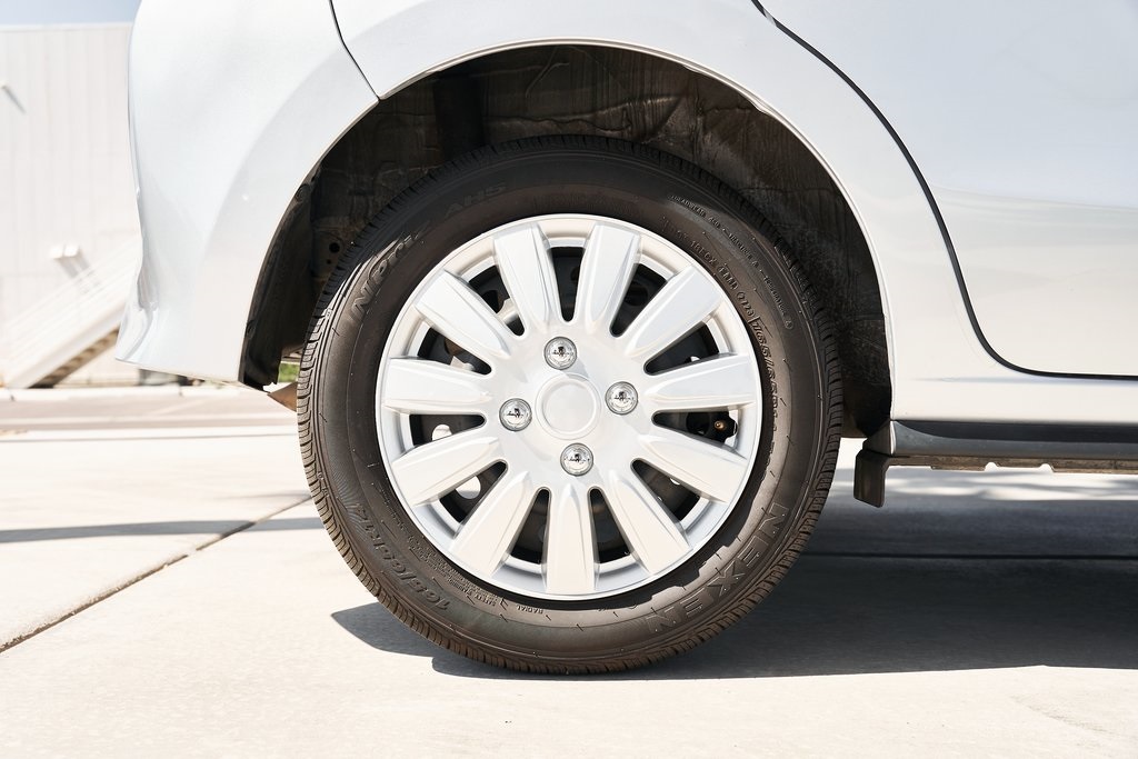 Vehicle image 9 of 48