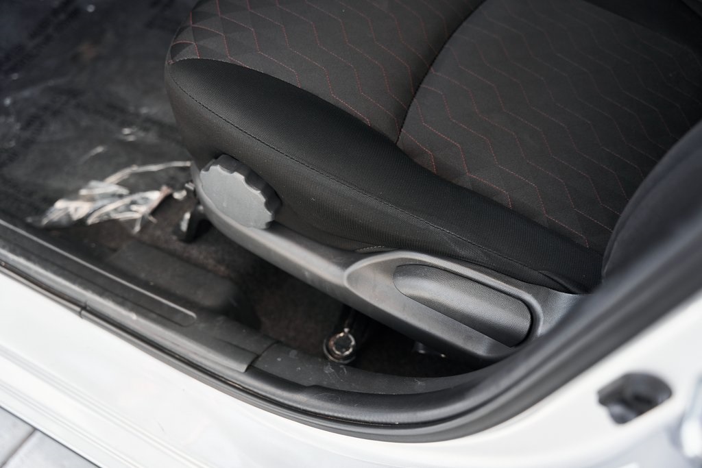 Vehicle image 21 of 48