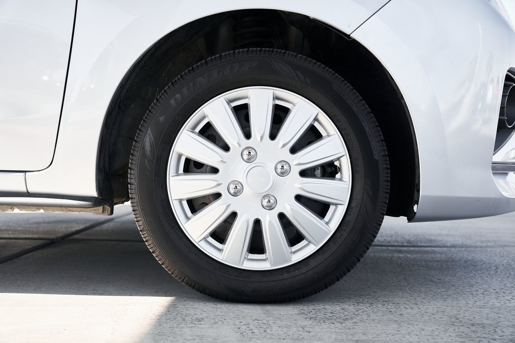Vehicle image 10 of 48