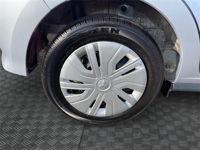 Vehicle image 13 of 34