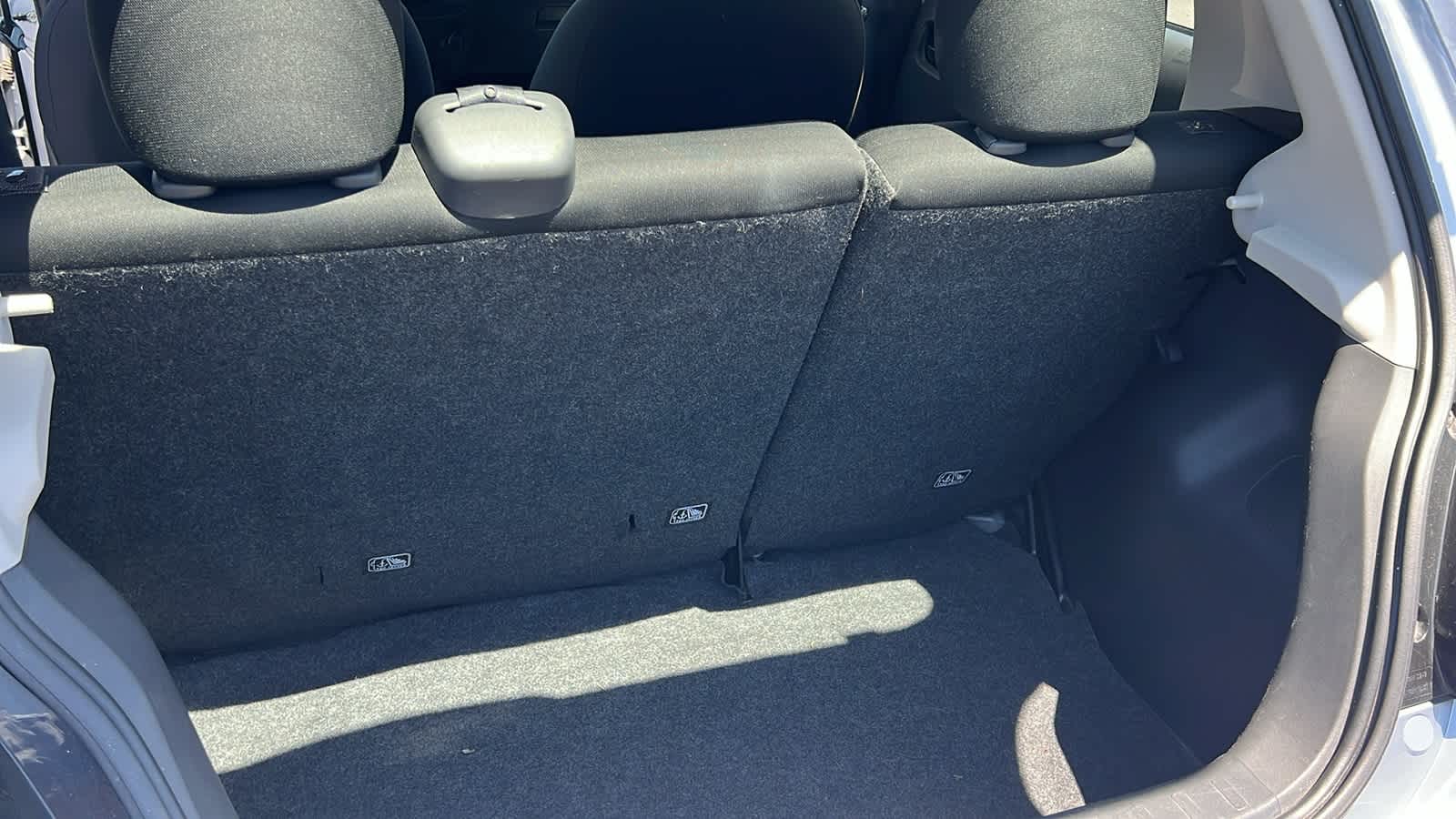 Vehicle image 27 of 30