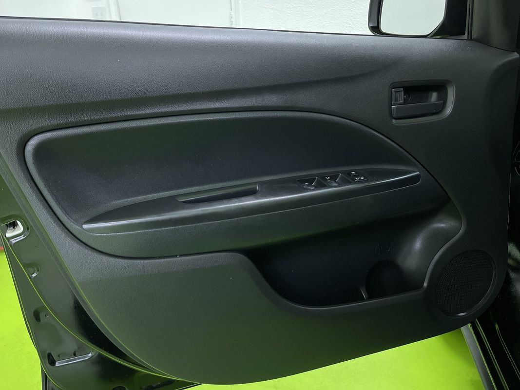 Vehicle image 23 of 27