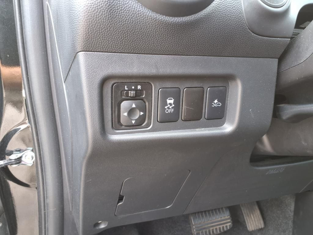 Vehicle image 17 of 35
