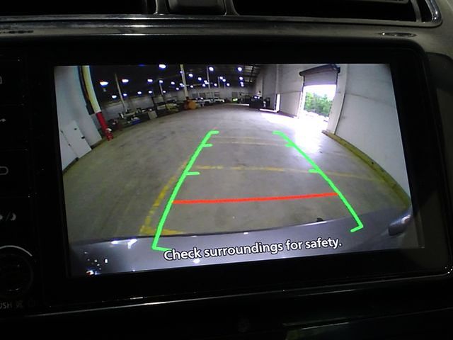 Vehicle image 21 of 33