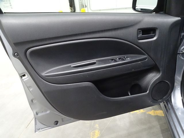 Vehicle image 23 of 33
