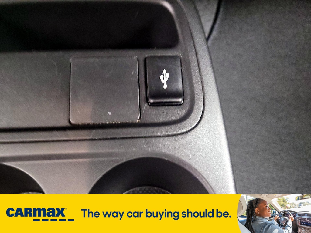 Vehicle image 23 of 28