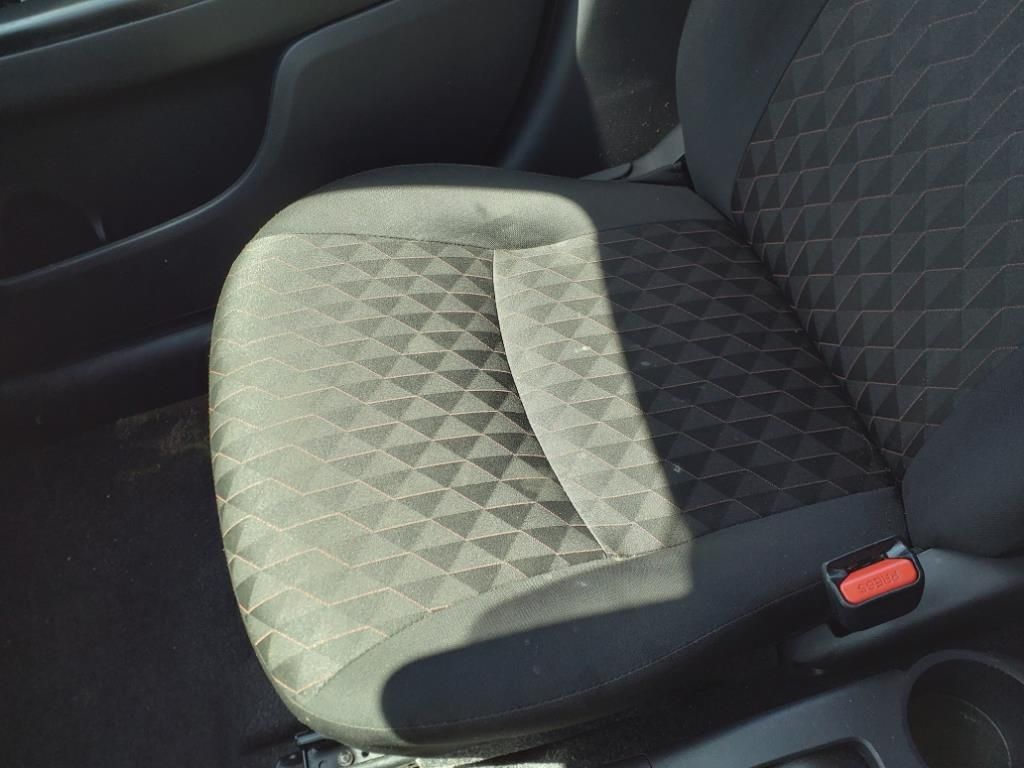 Vehicle image 29 of 35