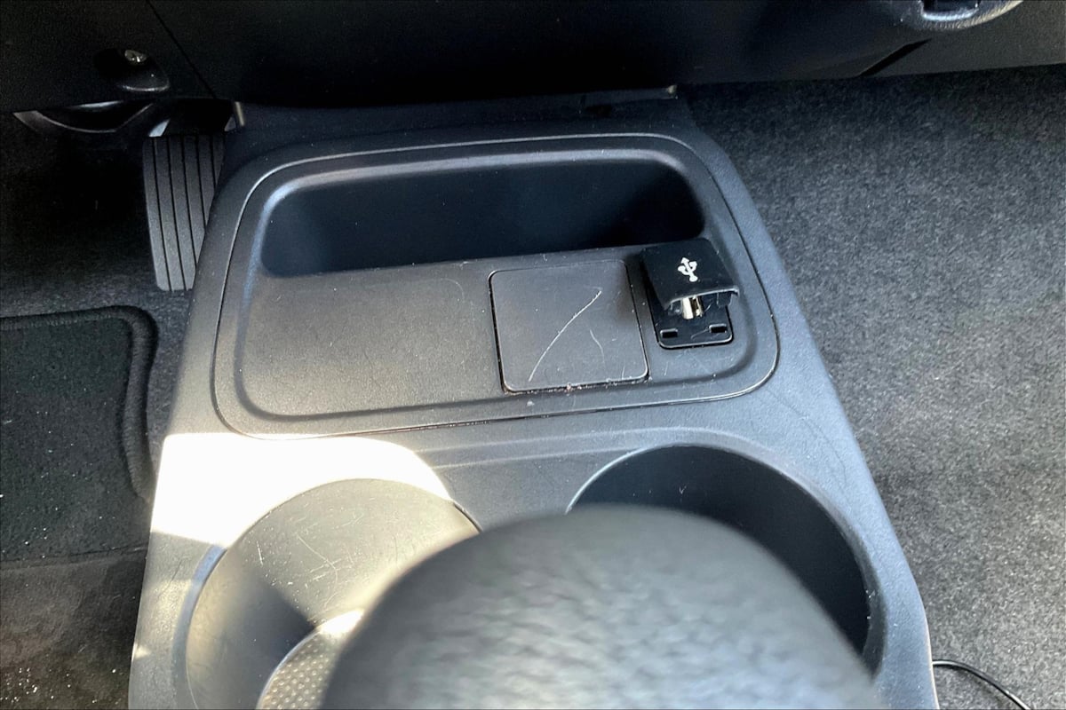 Vehicle image 33 of 34