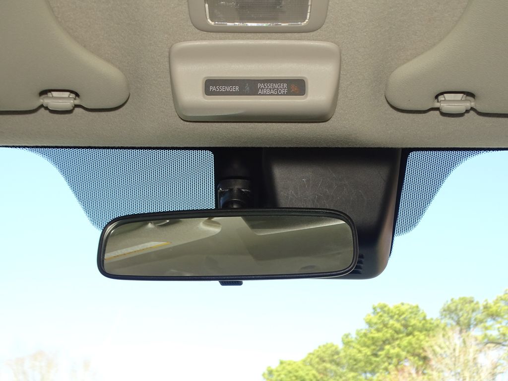 Vehicle image 21 of 32