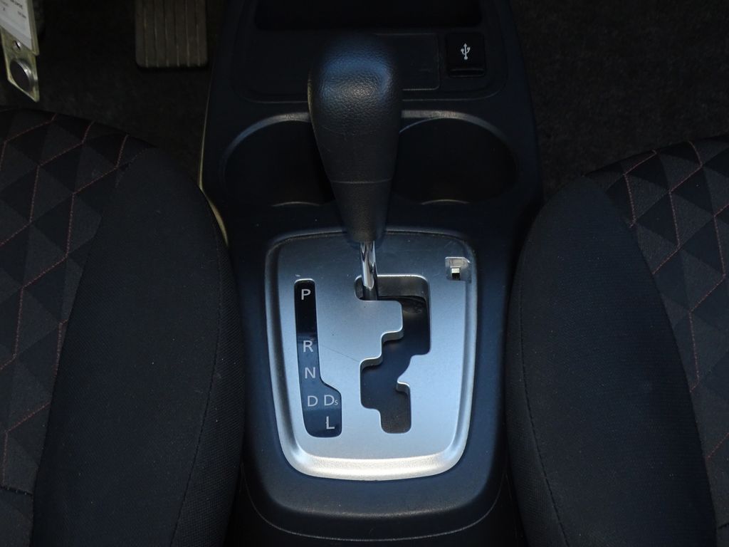 Vehicle image 27 of 32