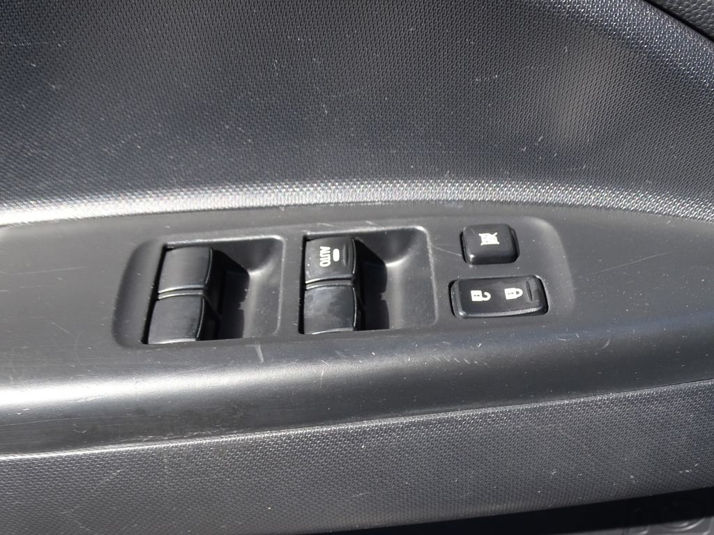 Vehicle image 14 of 32