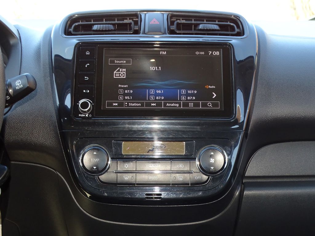 Vehicle image 23 of 32