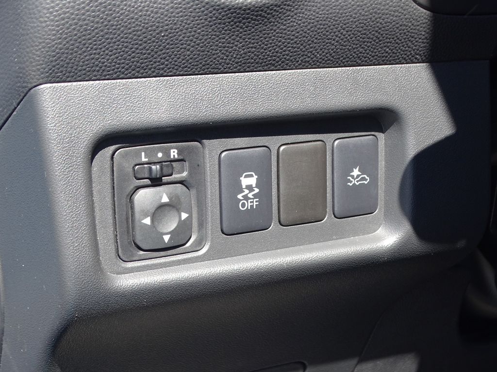 Vehicle image 15 of 32
