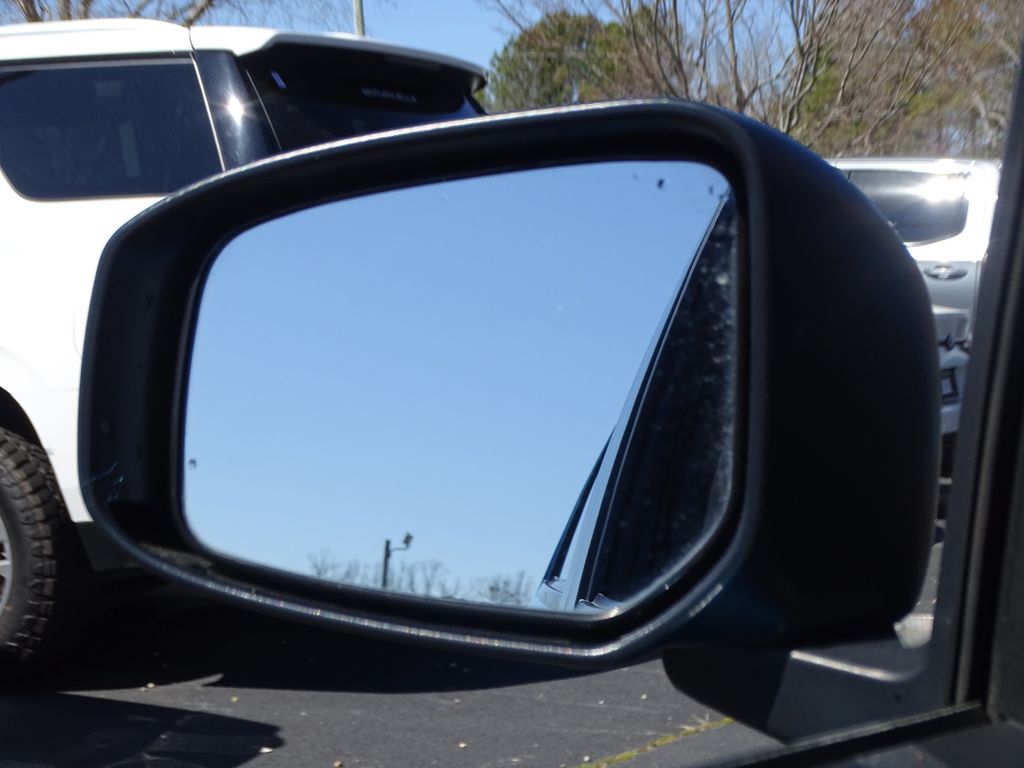 Vehicle image 28 of 32