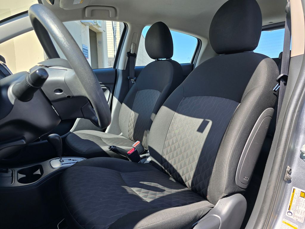 Vehicle image 25 of 30