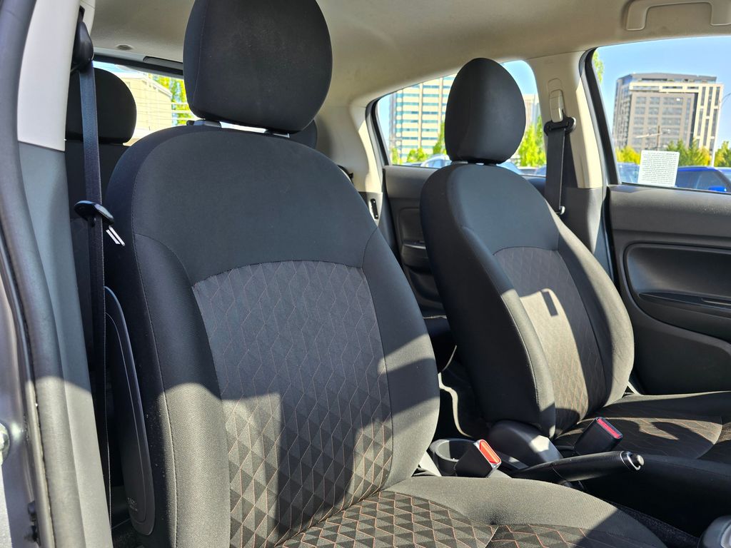 Vehicle image 13 of 30