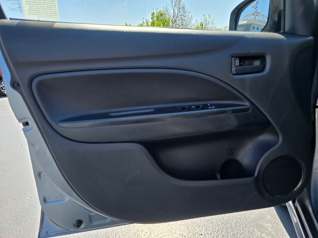 Vehicle image 23 of 30