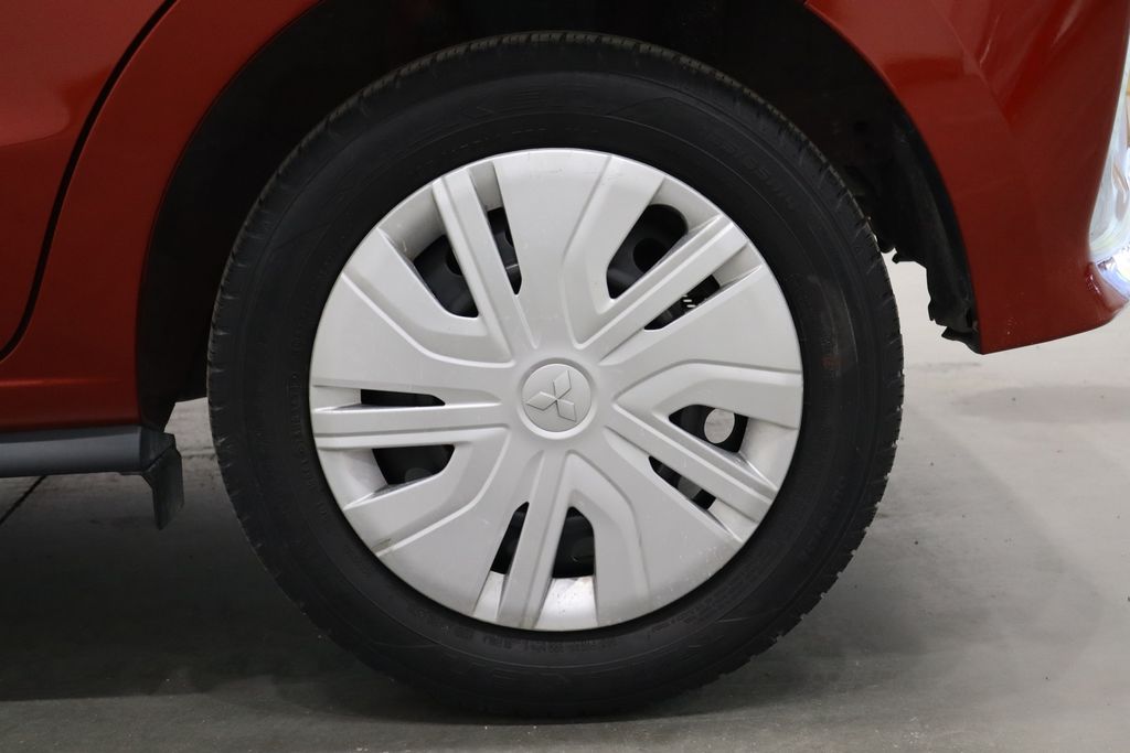 Vehicle image 33 of 34