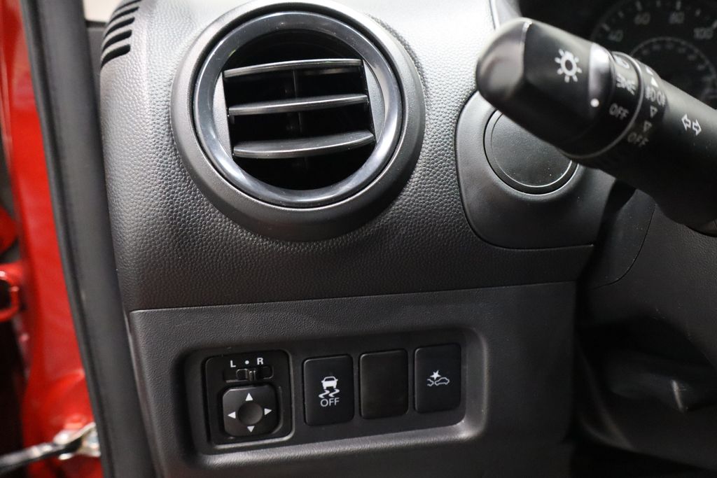 Vehicle image 14 of 34