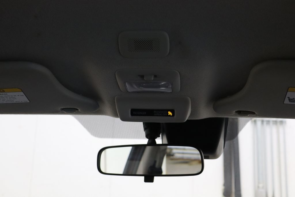 Vehicle image 21 of 34