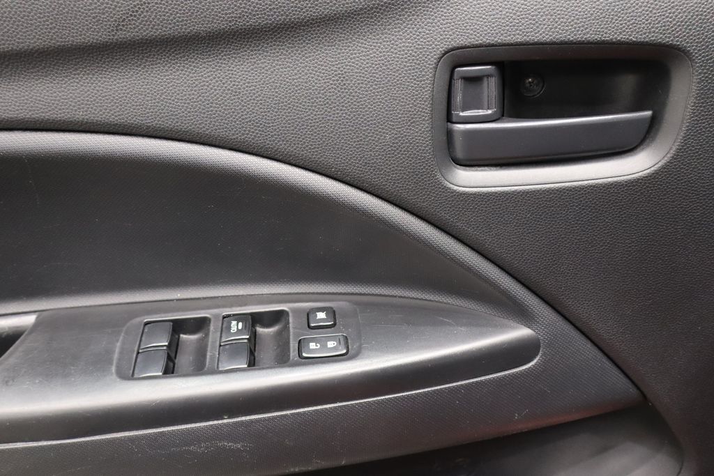 Vehicle image 13 of 34