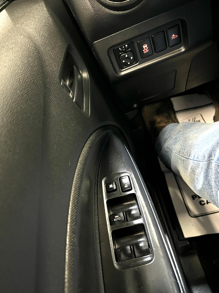 Vehicle image 22 of 24