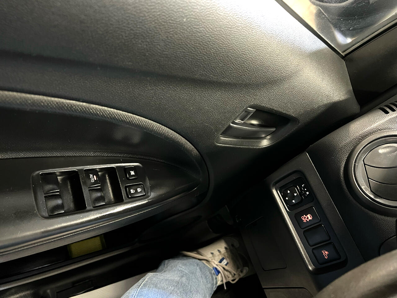 Vehicle image 21 of 23