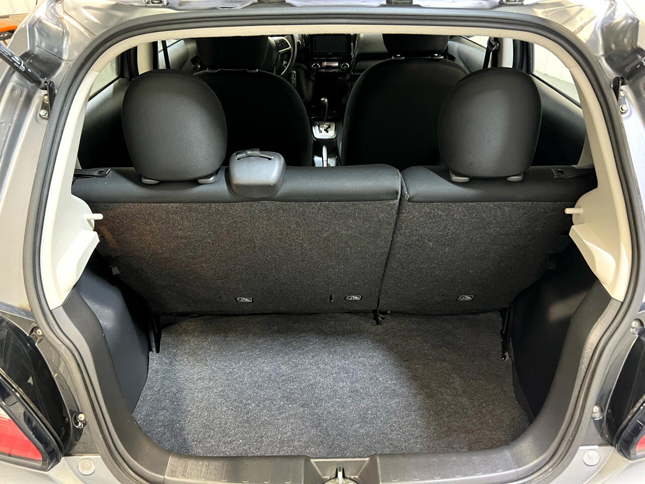 Vehicle image 11 of 23