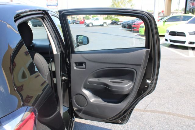 Vehicle image 21 of 32
