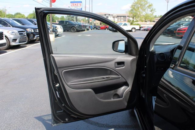 Vehicle image 7 of 32